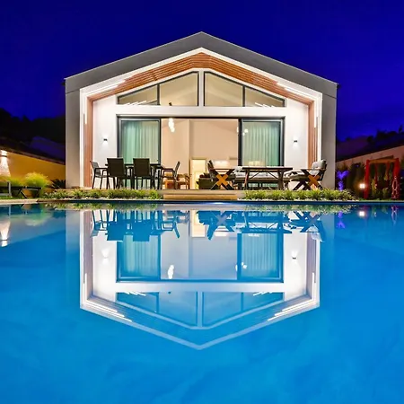 Odella - Luxury For 6 In Seydikemer Zorlar Villa